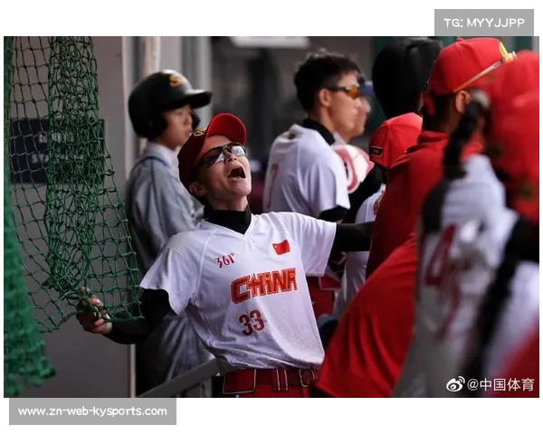 中国棒球联赛现“黄金本垒打”，天津雄狮刘建忠满垒局面轰出4分逆转