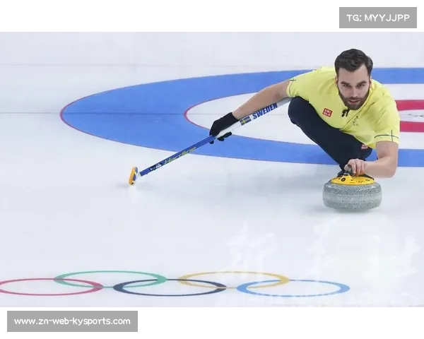 冬奥会冰壶混双比赛现戏剧性一幕:瑞典队掷壶前冰刷故障徒手擦冰 冬奥会冰壶混双比赛现戏剧性一幕:瑞典队掷壶前冰刷故障徒手擦冰